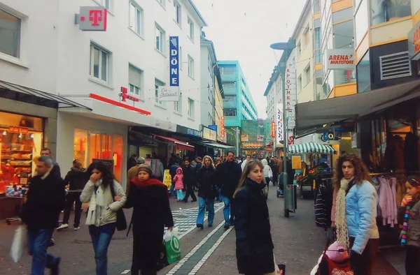 Mainz, Německo-27. prosince 2007: architektura a lidé na t — Stock fotografie