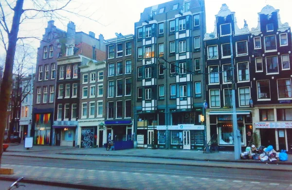 Amsterdam, Niederlande - 25. dezember 2007: architektur und peo — Stockfoto