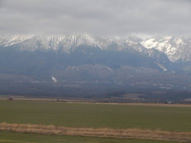 Highway E50, Slovakya - 2 Ocak 2012: Tarihi yerler ve peyzaj