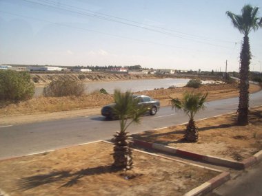 Highway A1, Tunus - 9 Ağustos 2013: Tarihi yerler ve manzara