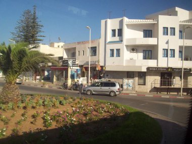 Highway A1, Tunus - 9 Ağustos 2013: Tarihi yerler ve manzara