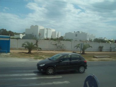 Highway A1, Tunus - 9 Ağustos 2013: Tarihi yerler ve manzara