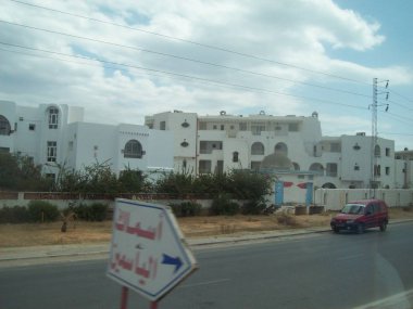 Highway A1, Tunus - 9 Ağustos 2013: Tarihi yerler ve manzara