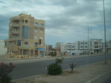 Highway A1, Tunus - 9 Ağustos 2013: Tarihi yerler ve manzara