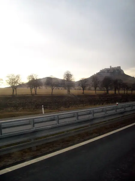 Dálnice E50, Slovensko-2, 2012: landmarks a krajina — Stock fotografie