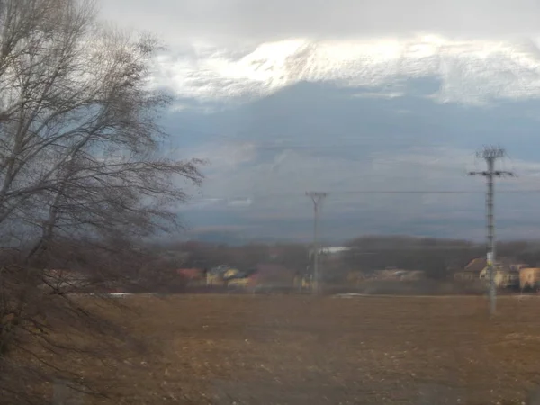 Шосе E50, Словаччина-2 січня 2012: орієнтири і ландшафт — стокове фото