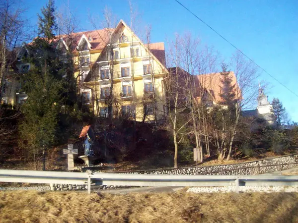 CARRETERA, POLONIA - 5 DE ENERO DE 2012: Arquitectura, monumentos y terrenos — Foto de Stock