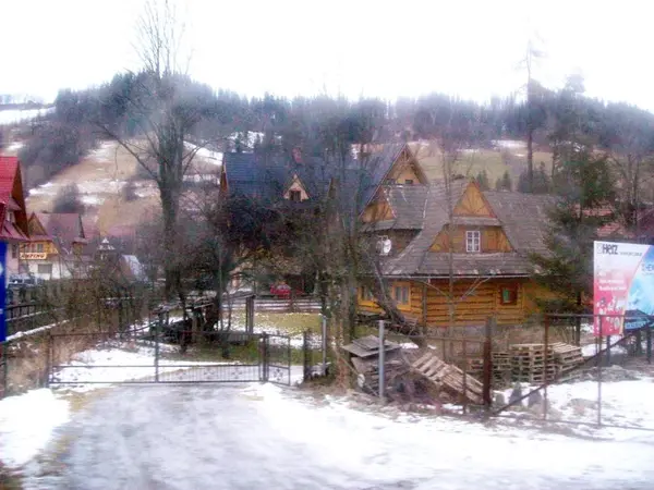 ROUTE, POLOGNE - 5 JANVIER 2012 : Architecture, monuments et terrains — Photo