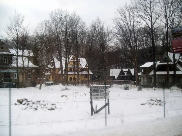 Road, Πολωνία-5 Ιανουαρίου 2012: αρχιτεκτονική, Ορόσημα και οικόπεδα — Φωτογραφία Αρχείου