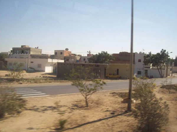 HIGHWAY A1, TUNISIA - AUGUST 9, 2013: Достопримечательности и ландшафт — стоковое фото