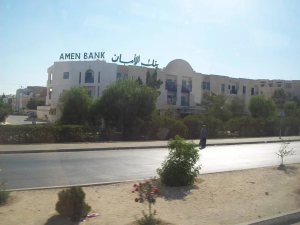 AUTOSTRADA A1, TUNISIA - 9 AGOSTO 2013: Luoghi di interesse e paesaggio di — Foto Stock