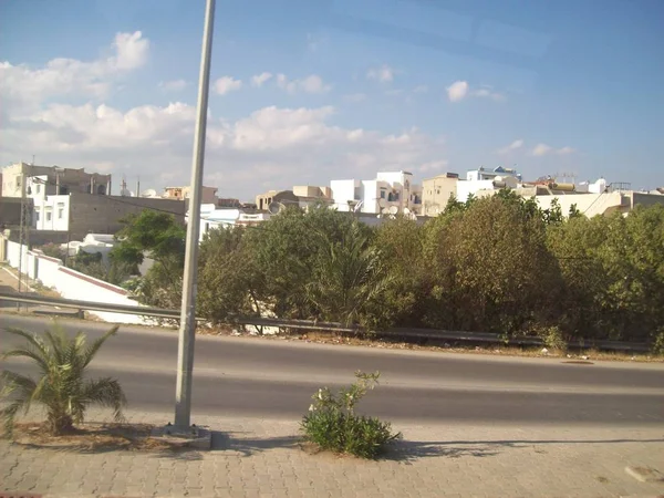 Αυτοκινητόδρομος a1, Τυνησία-9 Αυγούστου 2013: ορόσημα και τοπίο της — Φωτογραφία Αρχείου