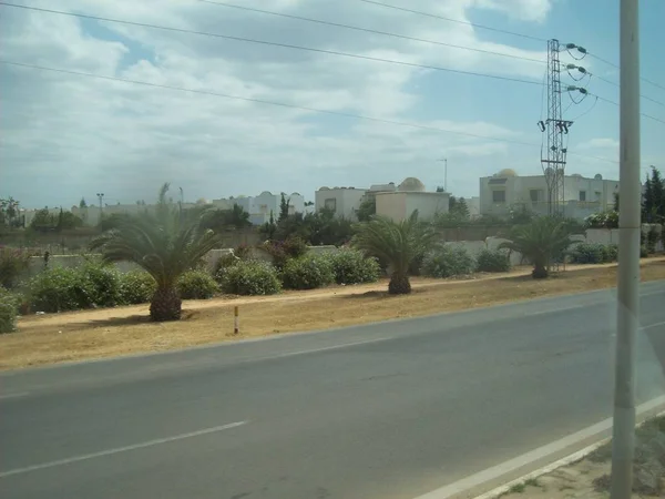 Шосе a1, Туніс-9 серпня 2013: орієнтири і ландшафт — стокове фото