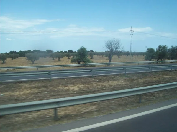 Autobahn A1, Tunesien - 9. August 2013: Sehenswürdigkeiten und Landschaft von — Stockfoto