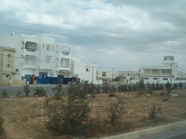 Highway a1, Tunesië-9 augustus 2013: bezienswaardigheden en landschap van — Stockfoto