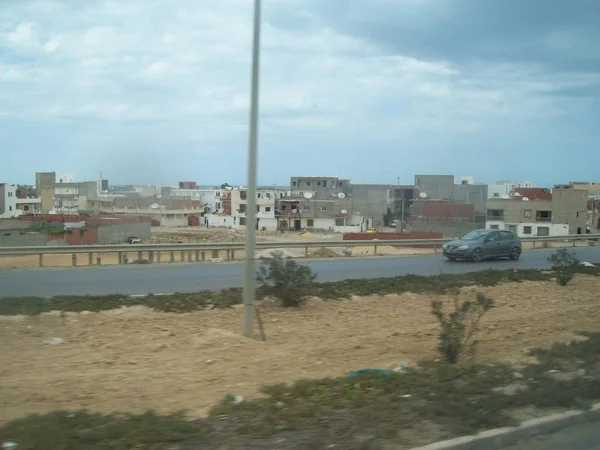 ROUTE A1, TUNISIE - 9 AOÛT 2013 : Repères et paysage de — Photo