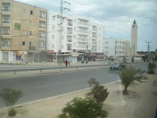 Autostrada A1, Tunezja-9 sierpnia 2013: zabytki i krajobraz — Zdjęcie stockowe