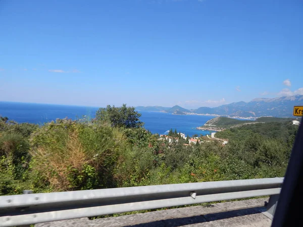 Autobahn, Montenegro - 28. August 2014: Sehenswürdigkeiten und Landschaft — Stockfoto