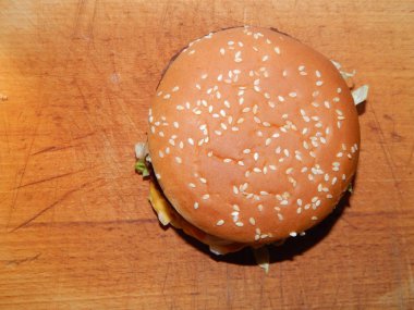 Et, peynir ve patates ile Burger