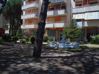 Durres, Arnavutluk - 25 Mayıs 2017: Mimarlık, peyzaj ve natu