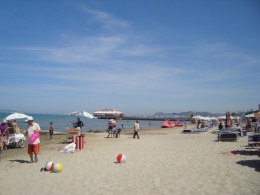 Durres, Arnavutluk - 25 Mayıs 2017: Mimarlık, peyzaj ve natu