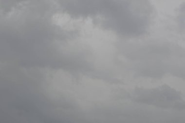 Gök gürültüsünden önce gökyüzündeki bulutların dokusu