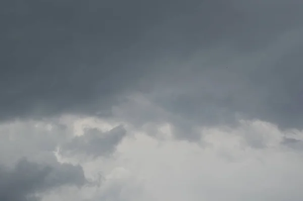 雷雨前の空の雲の質感 — ストック写真