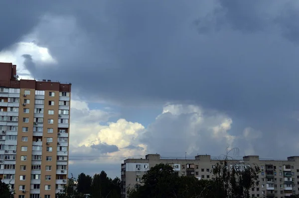 Felhők az égen, tiszta időben — Stock Fotó