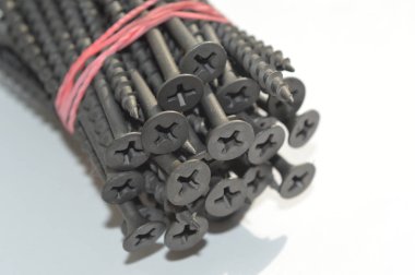 Bağlantı elemanları, vidalar, vidalar ve çiviler