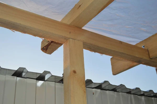 Knoten und Konstruktionen aus Holz bauen, den Rahmen befestigen — Stockfoto