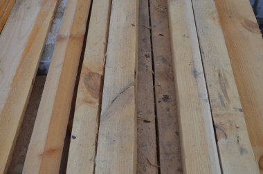 Bir ağaçtan düğüm ler ve tasarımlar oluşturmak, bir çerçevenin sabitlemesi