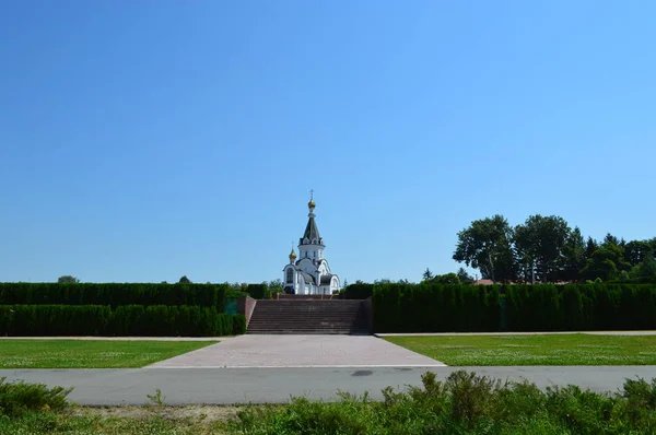 Kovalivka, Ukrayna-22 Haziran 2019: Mimarlık ve insanlar t — Stok fotoğraf