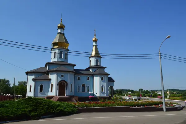 KOVALIVKA, UKRAINE - JUNE 22, 2019: Architecture and people on t — Stock Photo, Image