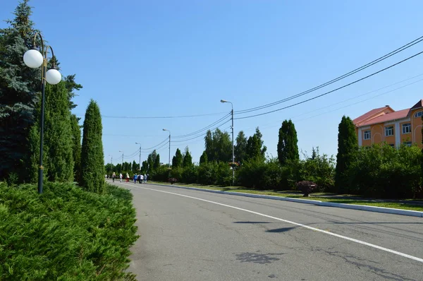 KOVALIVKA, UKRAINE - 22 JUIN 2019 : Architecture et personnes sur t — Photo