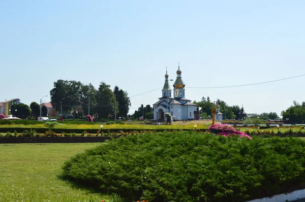Ковальівка, Україна-22 червня, 2019: архітектура і люди на т — стокове фото