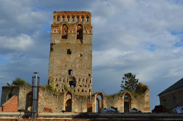 Architettura di un antico castello — Foto Stock