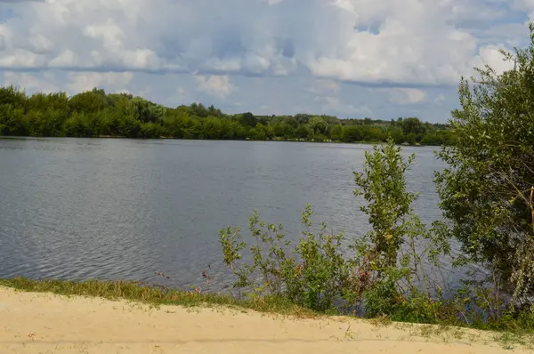 River Panorama och vatten textur — Stockfoto