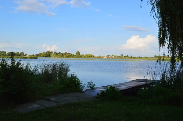 River Panorama och vatten textur — Stockfoto