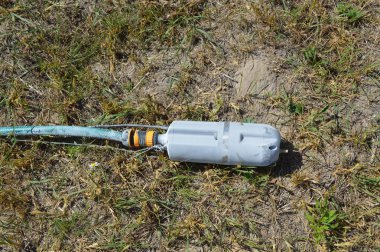 Bir su kuyusu bir titreşim pompası yükleme