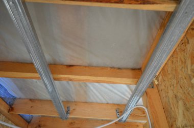 Alçıpan için metal profil montajı