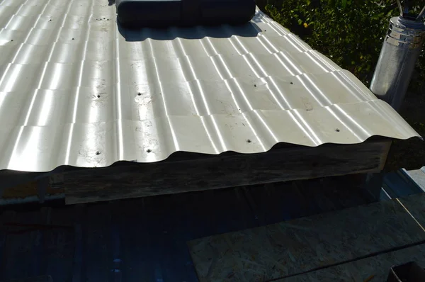 Installation of a wooden wind on the roof — Stock Photo, Image