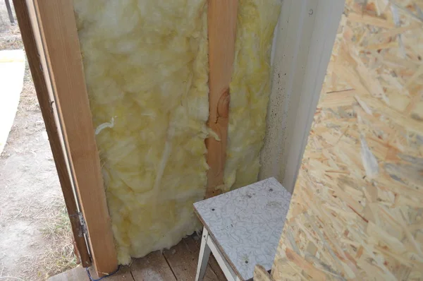Isolamento de paredes e teto com lã mineral — Fotografia de Stock