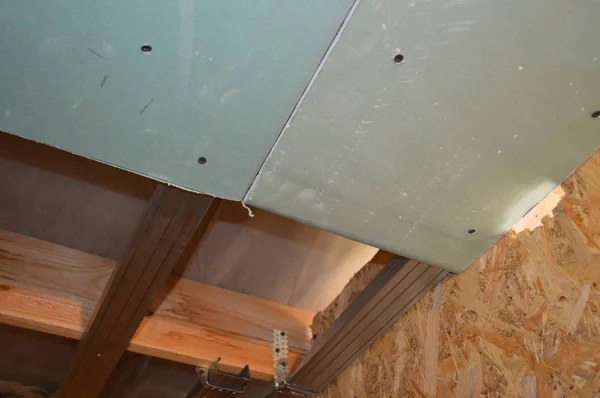Plasterboard installation on the ceiling and wall — Stock Photo, Image