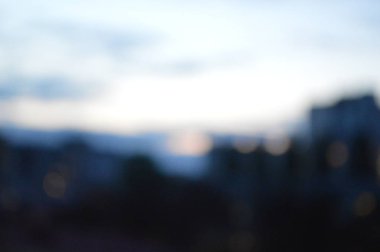 Panorama ve sisli şehrin arka planı