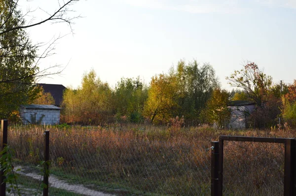 Casa rural pueblo de vacaciones follaje de otoño —  Fotos de Stock