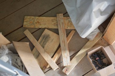 İç mekanda bir ev sahibinin inşaat işi.