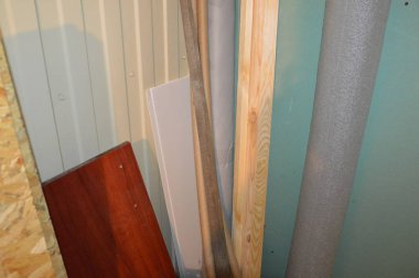 Çerçevenin iç kısmında alçıpan olan yalıtımı