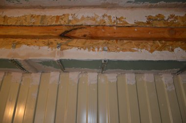 Çatlakları ve duvarları macunu bitirme çözümüne bağlamak