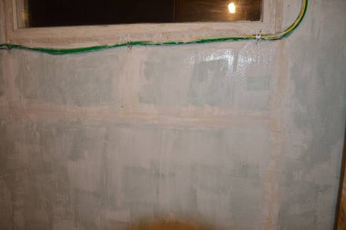 İçi beyaz su bazlı boyayla boyanmış.