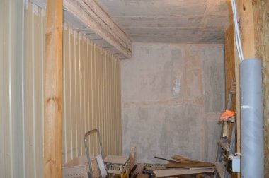 İçi beyaz su bazlı boyayla boyanmış.